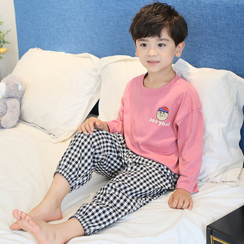 Детска пижама от две части -блуза и карирано долнище