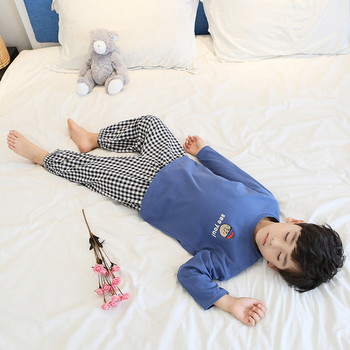 Детска пижама от две части -блуза и карирано долнище