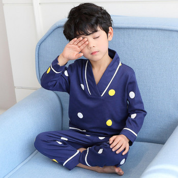 Детска пижама за момчета на точки и  V-образно деколте