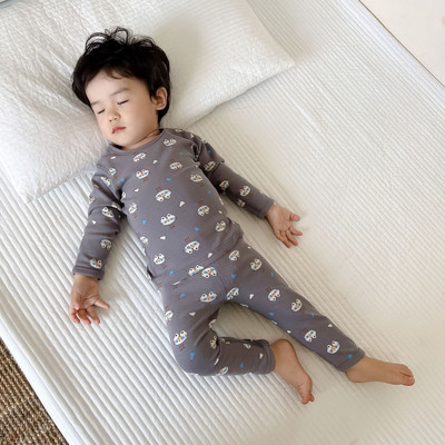 Fiús gyerek pizsama figurákkal