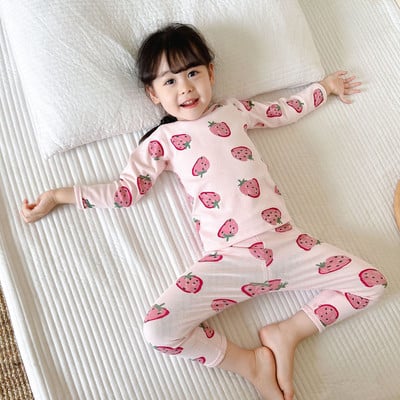 Fiús gyerek pizsama figurákkal