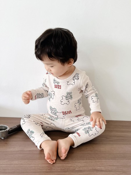 Fiús gyerek pizsama figurákkal