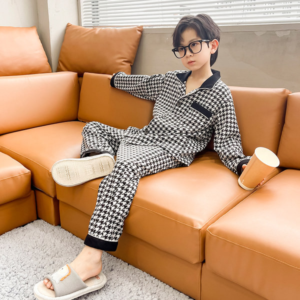 Chlapčenské kockované pyžamo na gombíky s vreckom