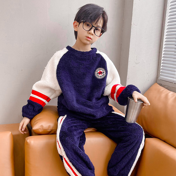 Detské plyšové pyžamo pre chlapcov s výšivkou