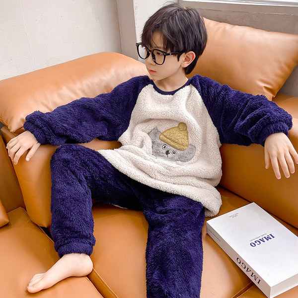 Nadýchané detské pyžamo s výšivkou pre chlapcov