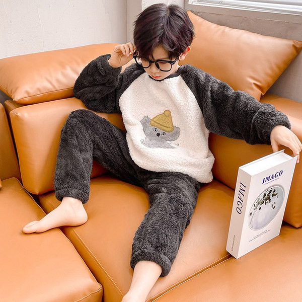 Kétrészes plüss rátétes pizsama fiúknak