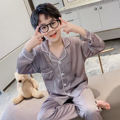 Detské pyžamo pre chlapcov s klasickým golierom a vreckom