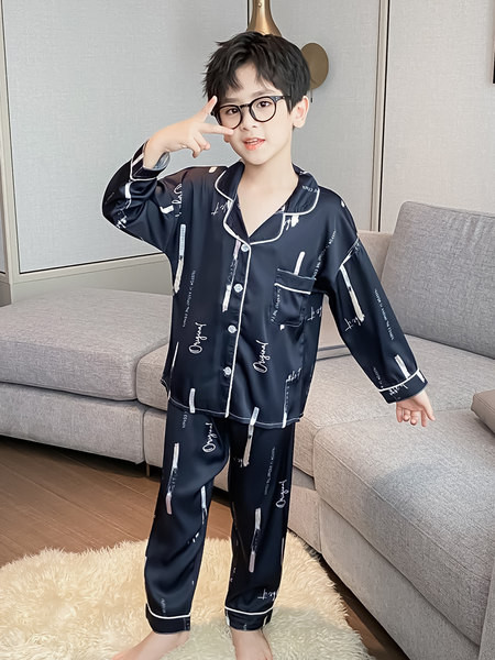 Detské pyžamo pre chlapcov s klasickým golierom a vreckom