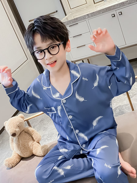 Šiuolaikinė vaikiška pižama berniukams su sagomis ir kišene