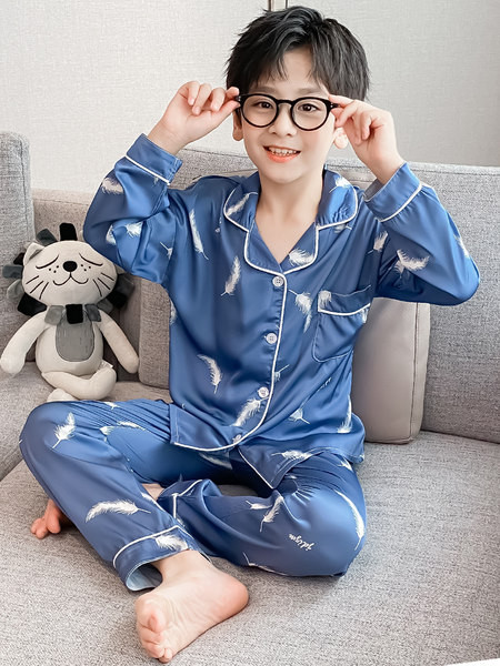 Šiuolaikinė vaikiška pižama berniukams su sagomis ir kišene