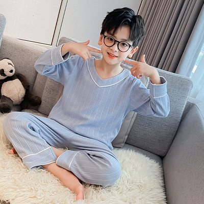 Detské dvojdielne pyžamo pre chlapcov s výstrihom do V