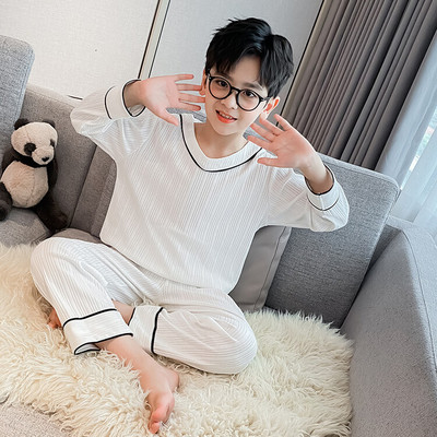 Detské dvojdielne pyžamo pre chlapcov s výstrihom do V