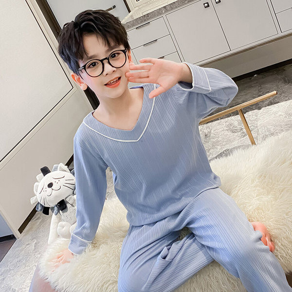 Detské dvojdielne pyžamo pre chlapcov s výstrihom do V