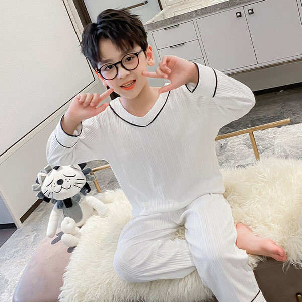 Detské dvojdielne pyžamo pre chlapcov s výstrihom do V