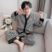 Detské pyžamo pre chlapcov s výstrihom do V