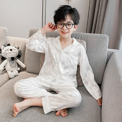 Detské pyžamo pre chlapcov s výstrihom do V