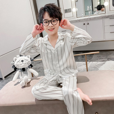 Detské pyžamo pre chlapcov s výstrihom do V