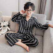 Nový model dvojdielneho chlapčenského pyžama s klasickým golierom