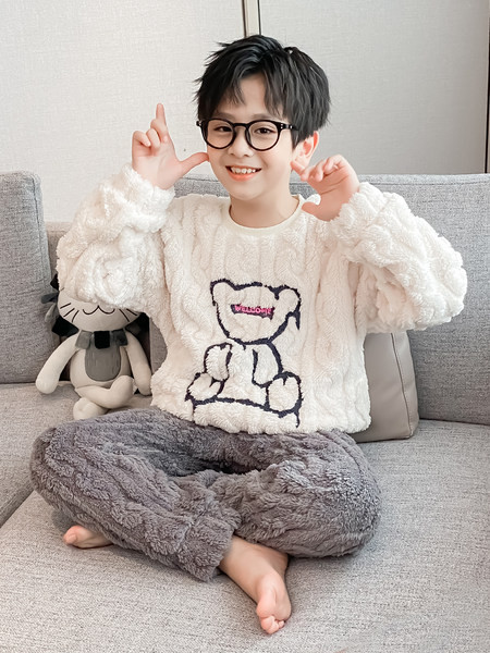 Dviejų dalių siuvinėta žieminė pižama berniukams