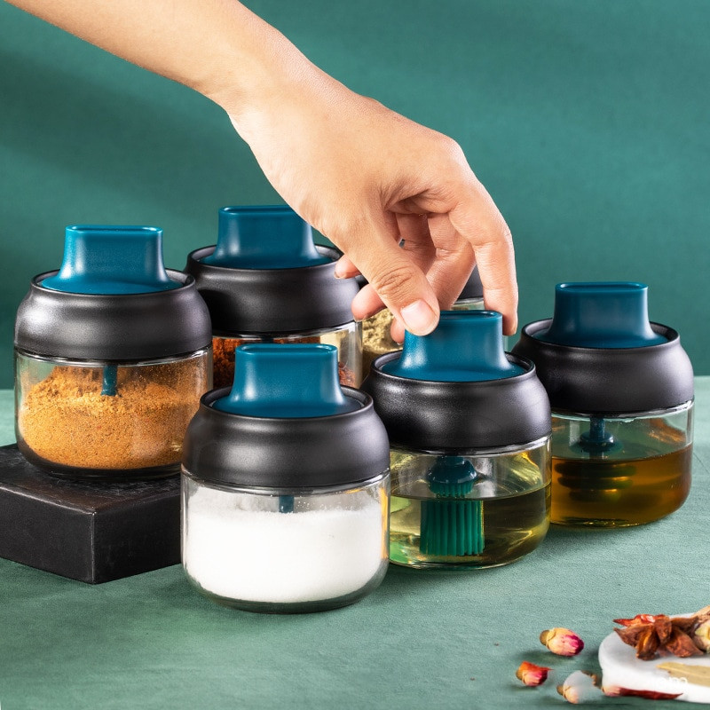 280ml sklenené koreničky s lyžičkou, olejovou kefkou, soľničkou a koreničkou, cukorničkou do kuchyne, organizér na korenie, úložný priestor