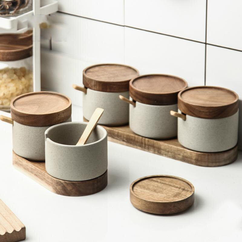 Kuchynská keramická korenie nádoba drevené viečko lyžica základňa soľnička korenie fľaša úložný priestor nádoba na potraviny korenie zásoby