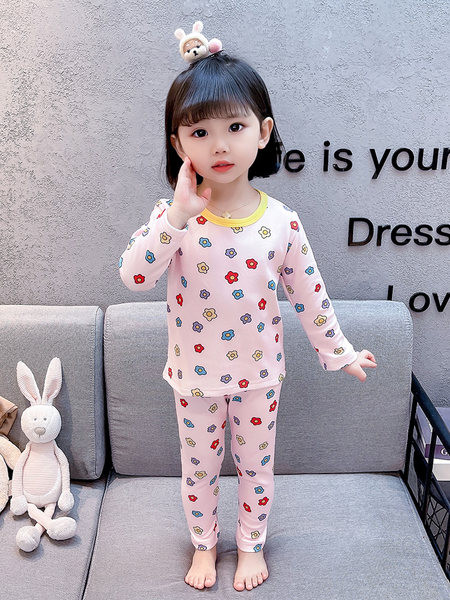 Bavlnené pyžamo s kvetinovým vzorom pre dievčatá