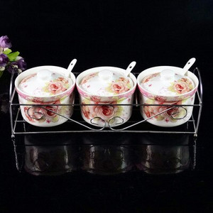 Špeciálna ponuka Keramická sada koreniacich pohárov s tromi dielmi Kovová polica Sada kuchynských koreniacich pohárov Viacfarebná soľnička Sada kuchynských dóz