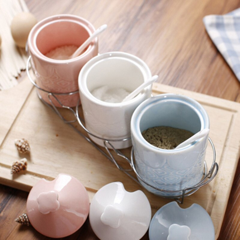 Špeciálna ponuka Keramická sada koreniacich pohárov s tromi dielmi Kovová polica Sada kuchynských koreniacich pohárov Viacfarebná soľnička Sada kuchynských dóz