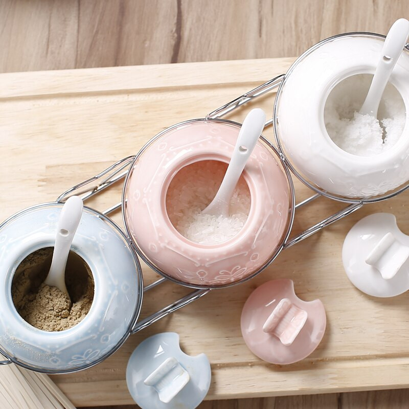 Špeciálna ponuka Keramická sada koreniacich pohárov s tromi dielmi Kovová polica Sada kuchynských koreniacich pohárov Viacfarebná soľnička Sada kuchynských dóz