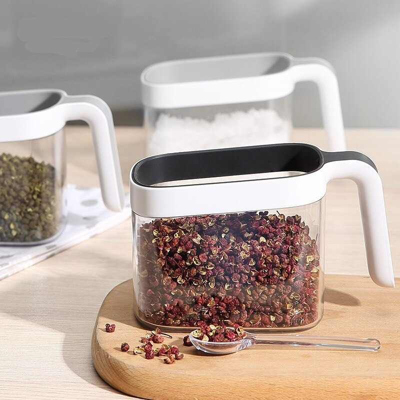 Kuchynské potreby na korenie, jedna viacpriehradková fľaša na soľ s glutamátom sodným, nádoba na soľ, sada kuchynských dóz na korenie pre domácnosť