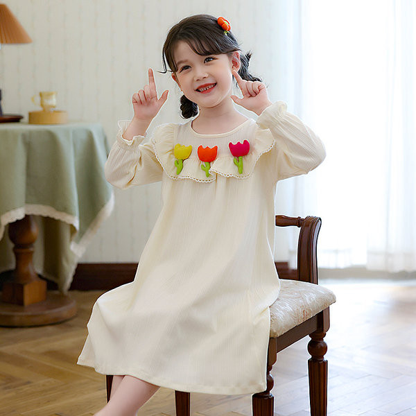 Dječja spavaćica s dugim rukavima i 3D elementom