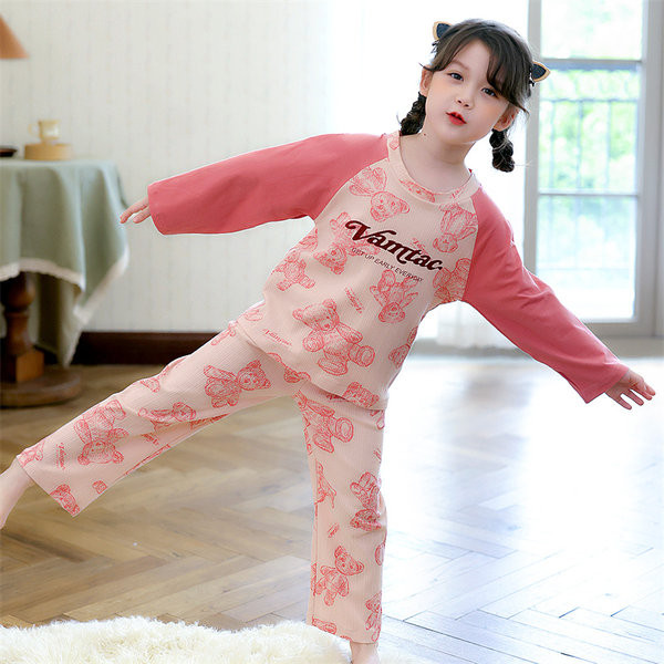 Nový model detskej blúzky a spodného dielu pyžama pre dievčatá