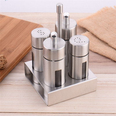 1 sada koreníc, koreničiek, cukru, soli, plechoviek na korenie, olejovej fľaše z nehrdzavejúcej ocele, úložného priestoru na korenie, kuchynského náradia na varenie a grilovanie