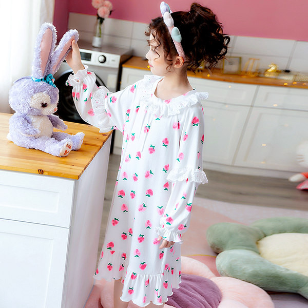 Pamučna spavaćica s čipkom i kovrčama