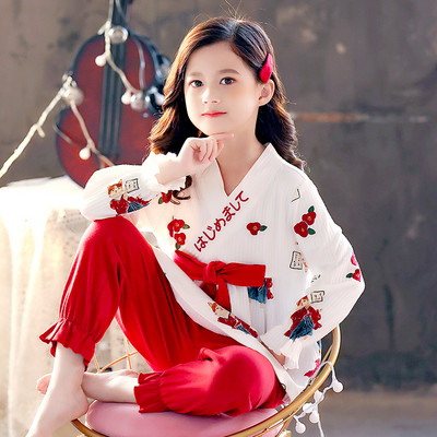 Nový model detského pyžama z blúzky s dlhým rukávom a nohavíc