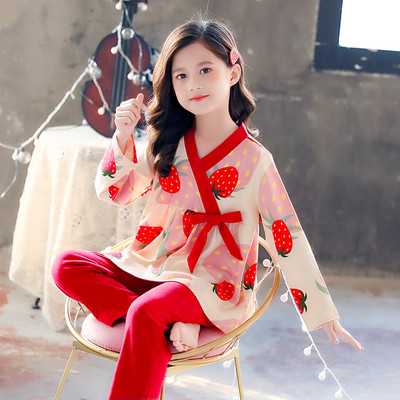 Nový model detského pyžama z blúzky s dlhým rukávom a nohavíc