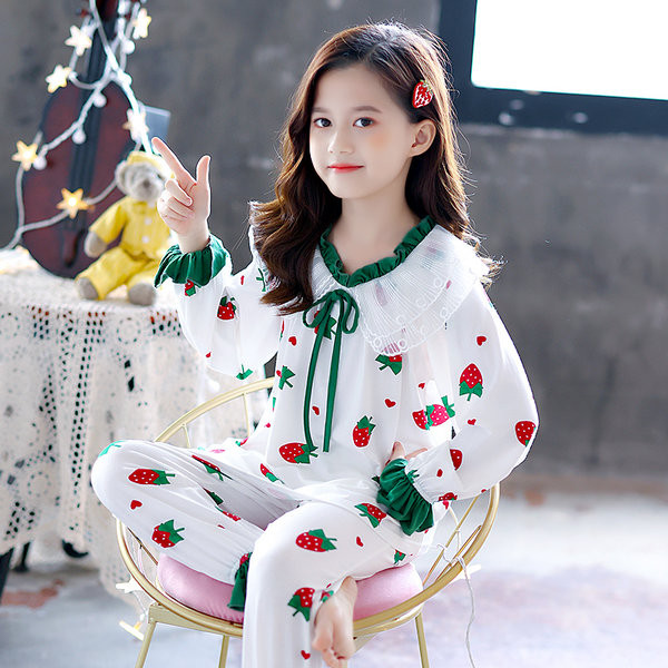 Nový model detského pyžama z blúzky s dlhým rukávom a nohavíc