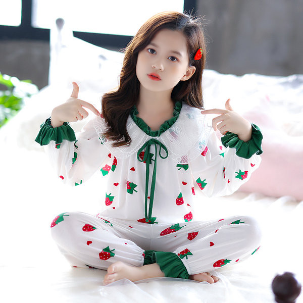 Nový model detského pyžama z blúzky s dlhým rukávom a nohavíc