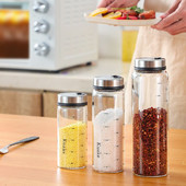 Sada uzavretých fliaš na korenie s viacerými otvormi, sklenená koreniaca nádoba, kuchynská soľnička, kuchynské potreby odolné voči vlhkosti