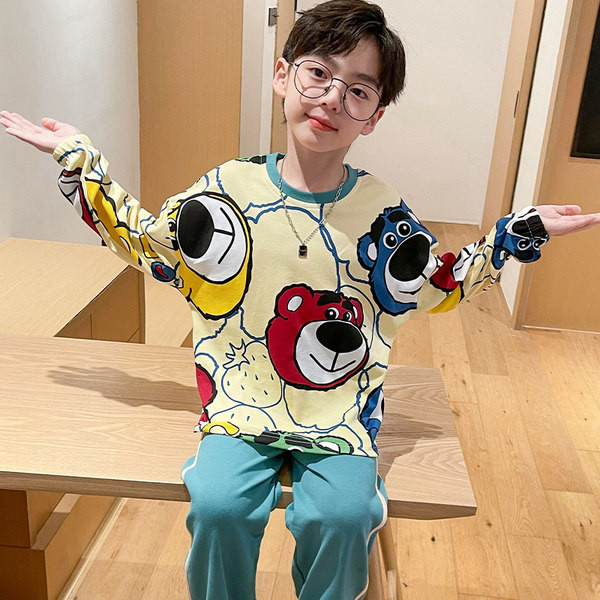 Ležérne pyžamo s aplikáciou pre chlapcov