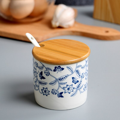 Borcan de condiment din porțelan albastru și alb în stil chinezesc. Cutie de depozitare pentru boia de ardei