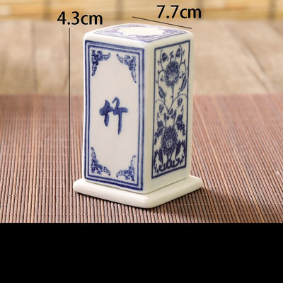 Sada modrých a bielych keramických dóz, kuchynské čínske vintage korenie, soľ, cukor, glutaman sodný, ocot, chilli, sójová fľaša