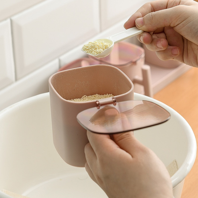 Korenička, soľnička na korenie, nádoba na potraviny, olejový hrniec s vekom, lyžica, kuchynský dávkovač korenia