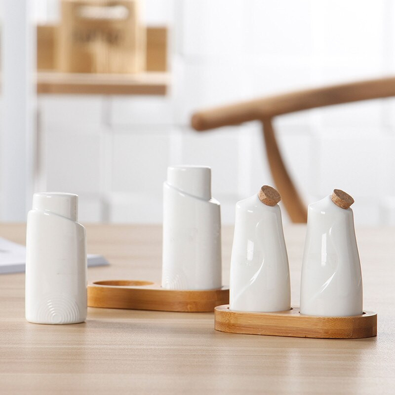 2 ks/sada keramických nádob s uzavretými plechovkami, grilovacie korenie, fľaša na korenie, kuchynská sójová omáčka, ocot, hrniec, biela porcelánová korenie
