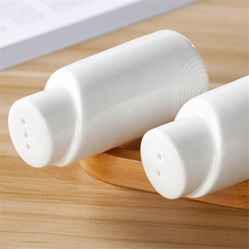 2 ks/sada keramických nádob s uzavretými plechovkami, grilovacie korenie, fľaša na korenie, kuchynská sójová omáčka, ocot, hrniec, biela porcelánová korenie