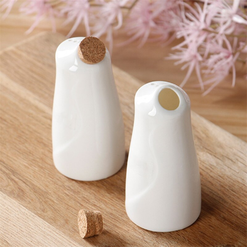 2 ks/sada keramických nádob s uzavretými plechovkami, grilovacie korenie, fľaša na korenie, kuchynská sójová omáčka, ocot, hrniec, biela porcelánová korenie