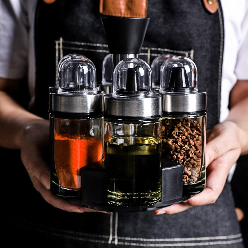 Otočné 7-dielne sklenené koreničky, sada fliaš na olej, sada kuchynských nádob, soľnička a korenička, nádoba na korenie a cukor do domácnosti