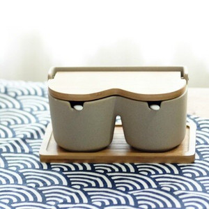 Japonský štýl mušľovej keramickej koreniacej nádoby, kuchynská soľ, cukor, glutaman sodný, koreniaca nádoba, kuchynské potreby