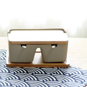 Japonský štýl mušľovej keramickej koreniacej nádoby, kuchynská soľ, cukor, glutaman sodný, koreniaca nádoba, kuchynské potreby