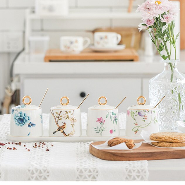 Fľaša na korenie, nádoba na korenie, keramická pastoračná soľnička, cukornička, kurací prášok, čili paprička Aginomoto, jedálenské potreby